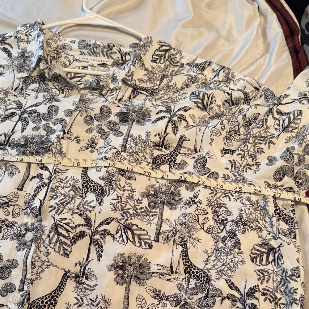 Elegant Black and White Botanical Print Blouse - Picture 6 of 8